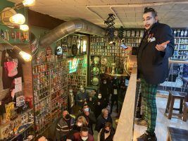 La Catedral de la Cerveza en Pedrera reabre sus puertas con más de 2000 nuevas botellas de todo el mundo - Gastronomía y Moda