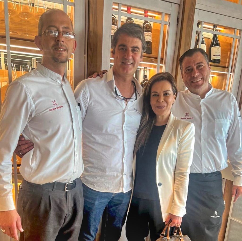 Jesulín de Ubrique y María José Campanario disfrutan de la gastronomía de Bodega Jerezana - Gastronomía y Moda