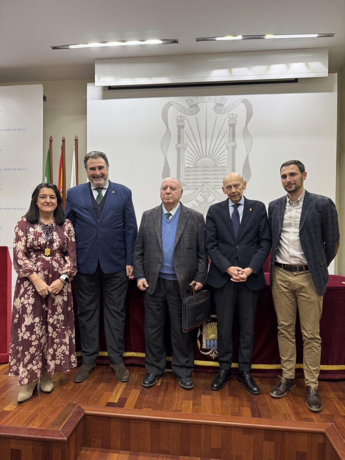 El Ateneo de Sevilla analiza el legado del americanismo con una conferencia de Luis Navarro García El Ateneo de Sevilla analiza el legado del americanismo con una conferencia de Luis Navarro García - Gastronomía y Moda