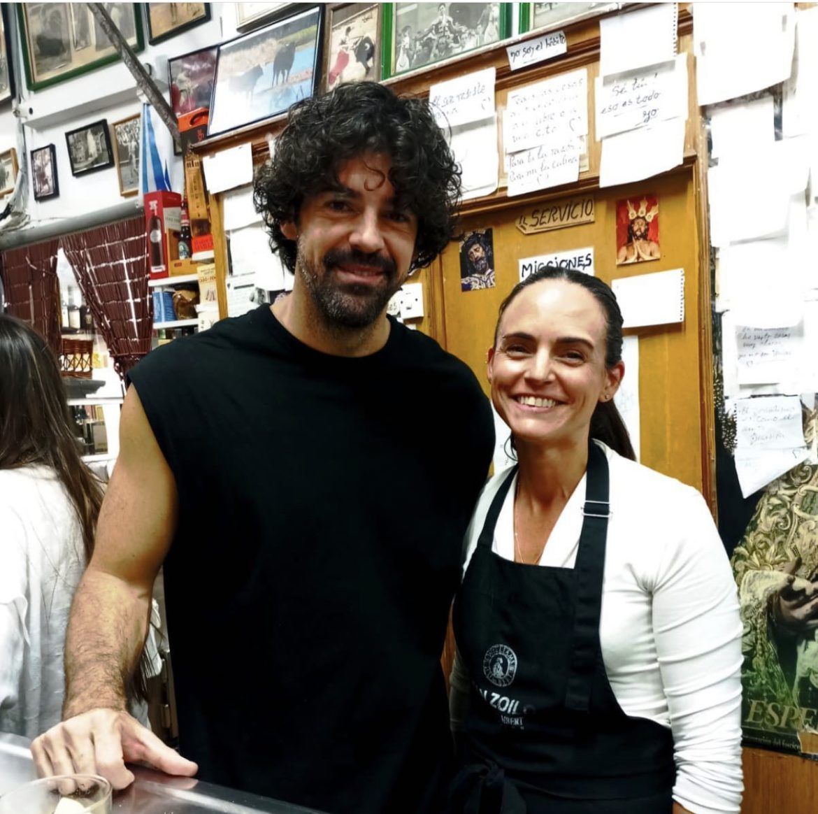 El actor Miguel Ángel Muñoz se deja seducir por la cocina de Casa Moreno - Gastronomía y Moda