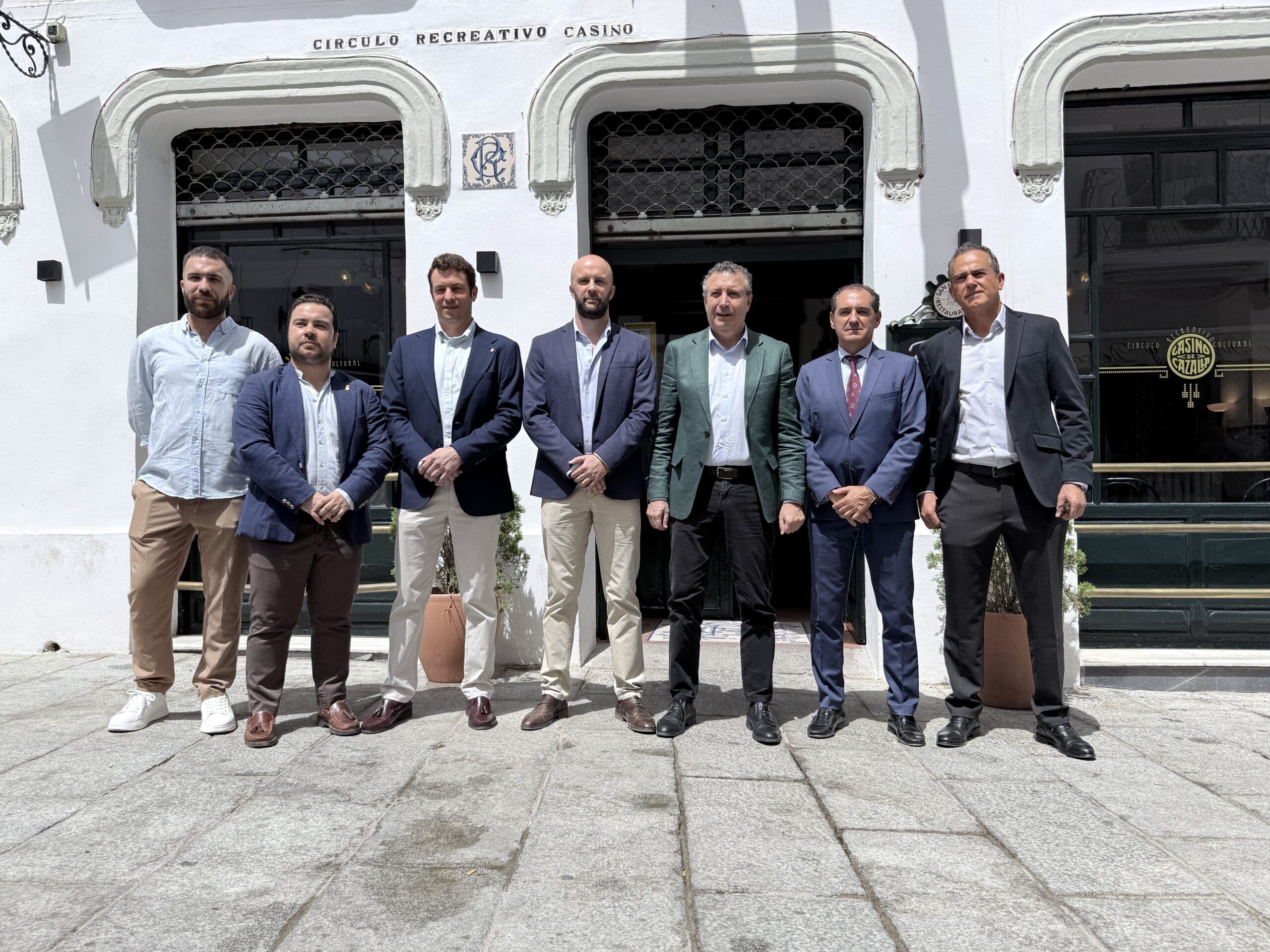 Javier Fernández reivindica el futuro de la Sierra Morena sevillana en un encuentro con vecinos y colectivos de la comarca - Gastronomía y Moda