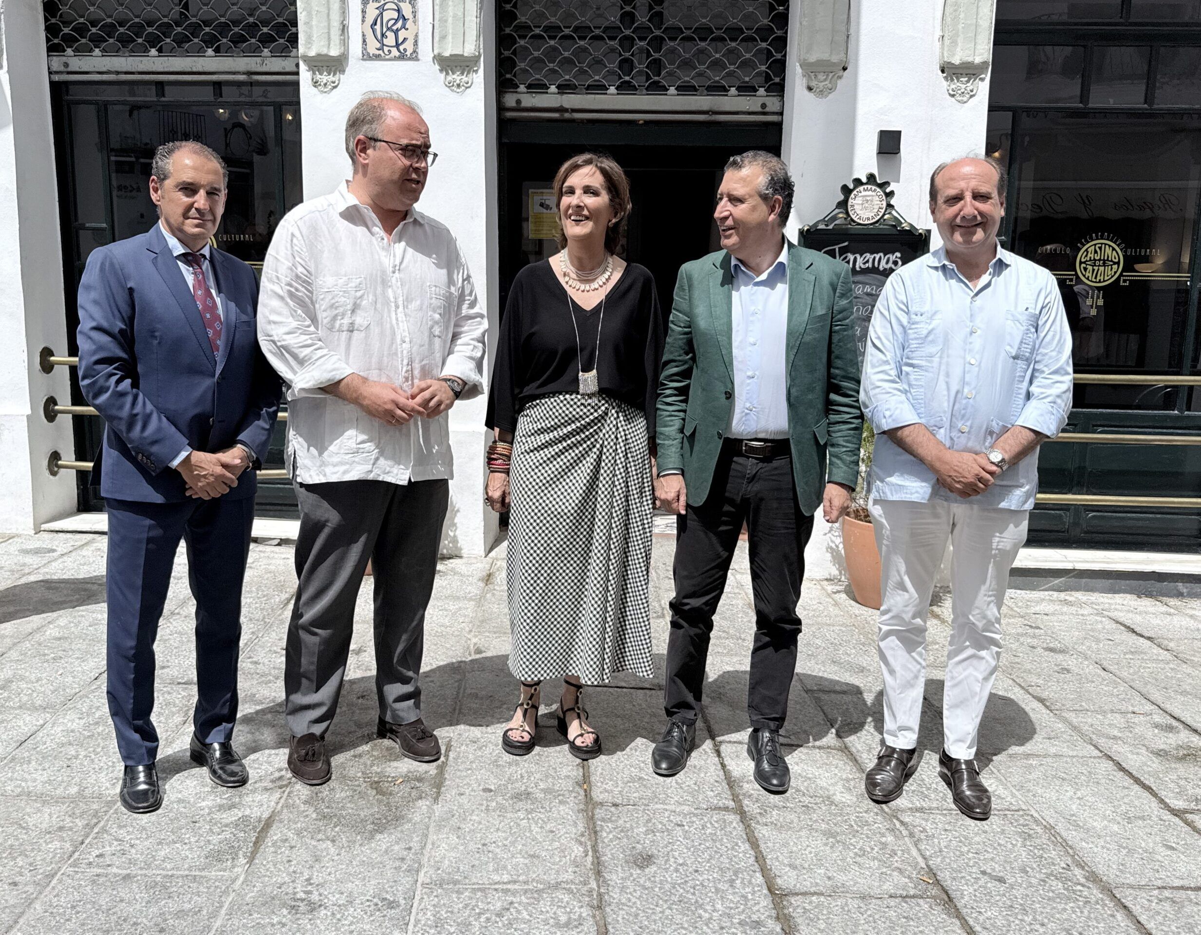 Javier Fernández reivindica el futuro de la Sierra Morena sevillana en un encuentro con vecinos y colectivos de la comarca - Gastronomía y Moda