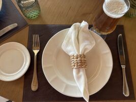 Descubrimos Las Mesas, el restaurante gastronómico que convierte La Dehesa de Don Pedro en un destino imprescindible de Extremadura - Gastronomía y Moda