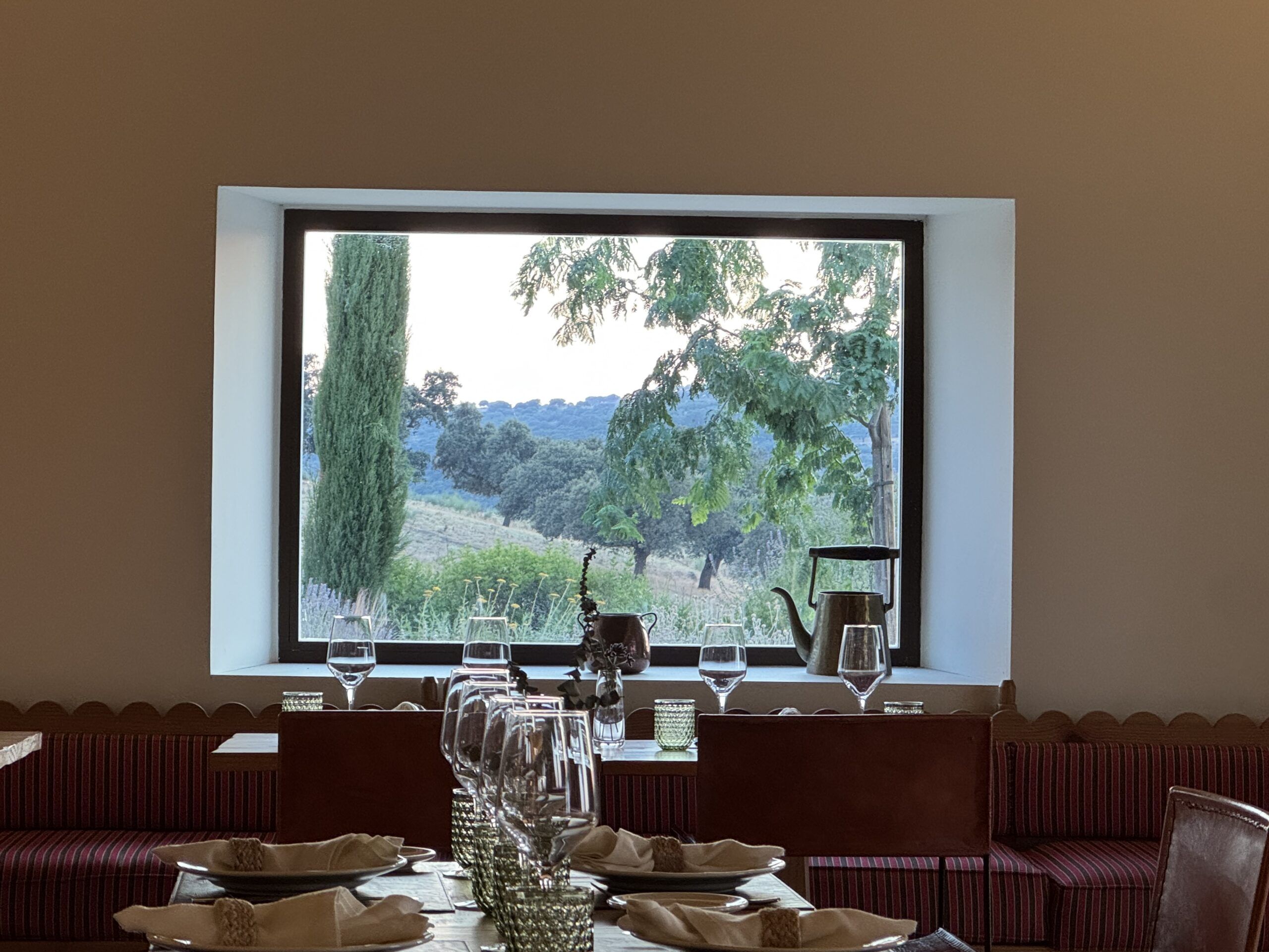 Descubrimos Las Mesas, el restaurante gastronómico que convierte La Dehesa de Don Pedro en un destino imprescindible de Extremadura - Gastronomía y Moda