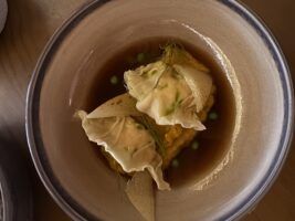Descubrimos Las Mesas, el restaurante gastronómico que convierte La Dehesa de Don Pedro en un destino imprescindible de Extremadura - Gastronomía y Moda