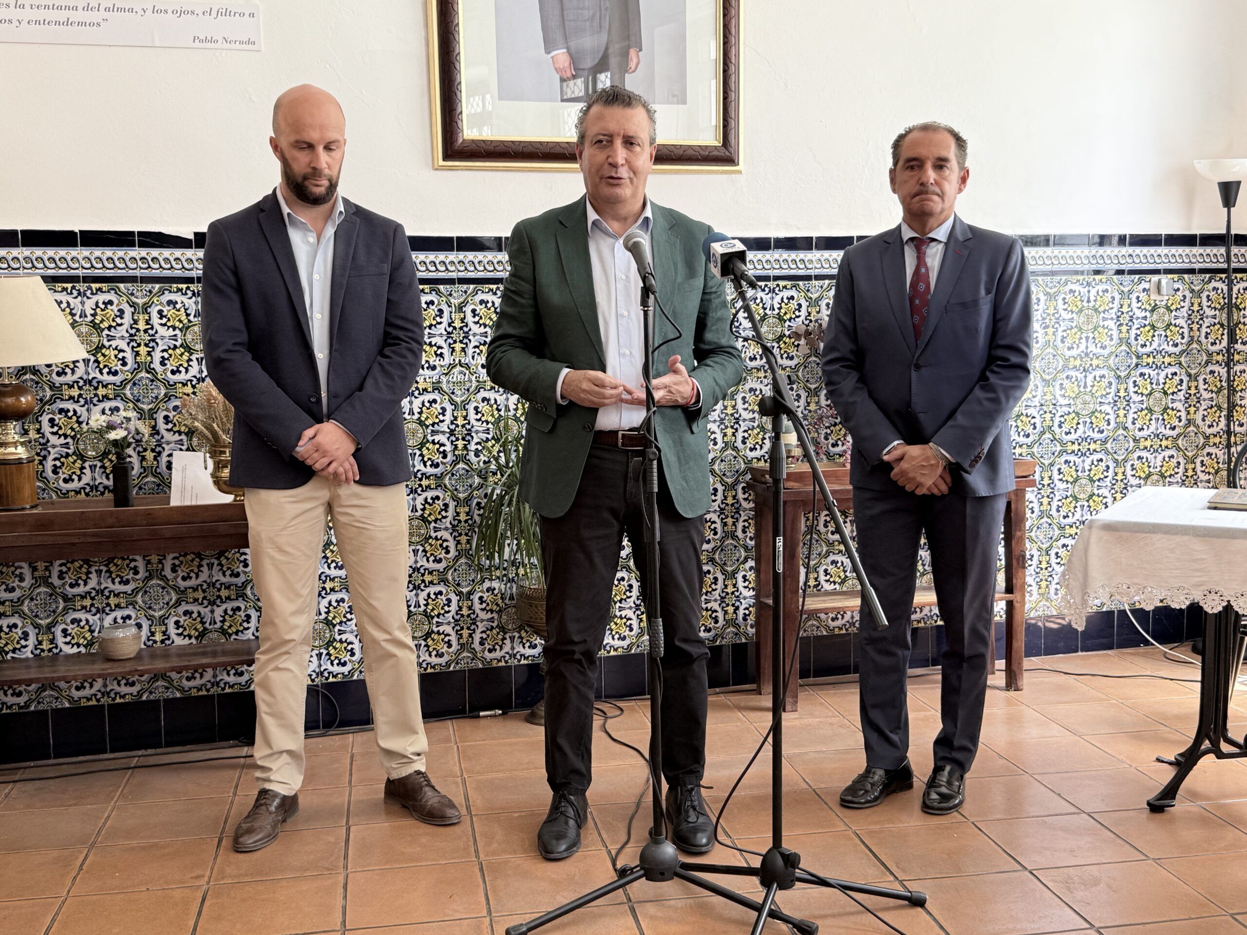 Javier Fernández reivindica el futuro de la Sierra Morena sevillana en un encuentro con vecinos y colectivos de la comarca - Gastronomía y Moda