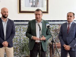 Javier Fernández reivindica el futuro de la Sierra Morena sevillana en un encuentro con vecinos y colectivos de la comarca - Gastronomía y Moda