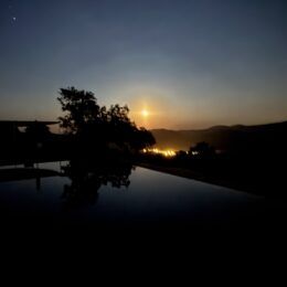 La piscina infinita de La Dehesa de Don Pedro: un auténtico oasis para desconectar en plena dehesa extremeña - Gastronomía y Moda