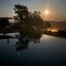La piscina infinita de La Dehesa de Don Pedro: un auténtico oasis para desconectar en plena dehesa extremeña - Gastronomía y Moda