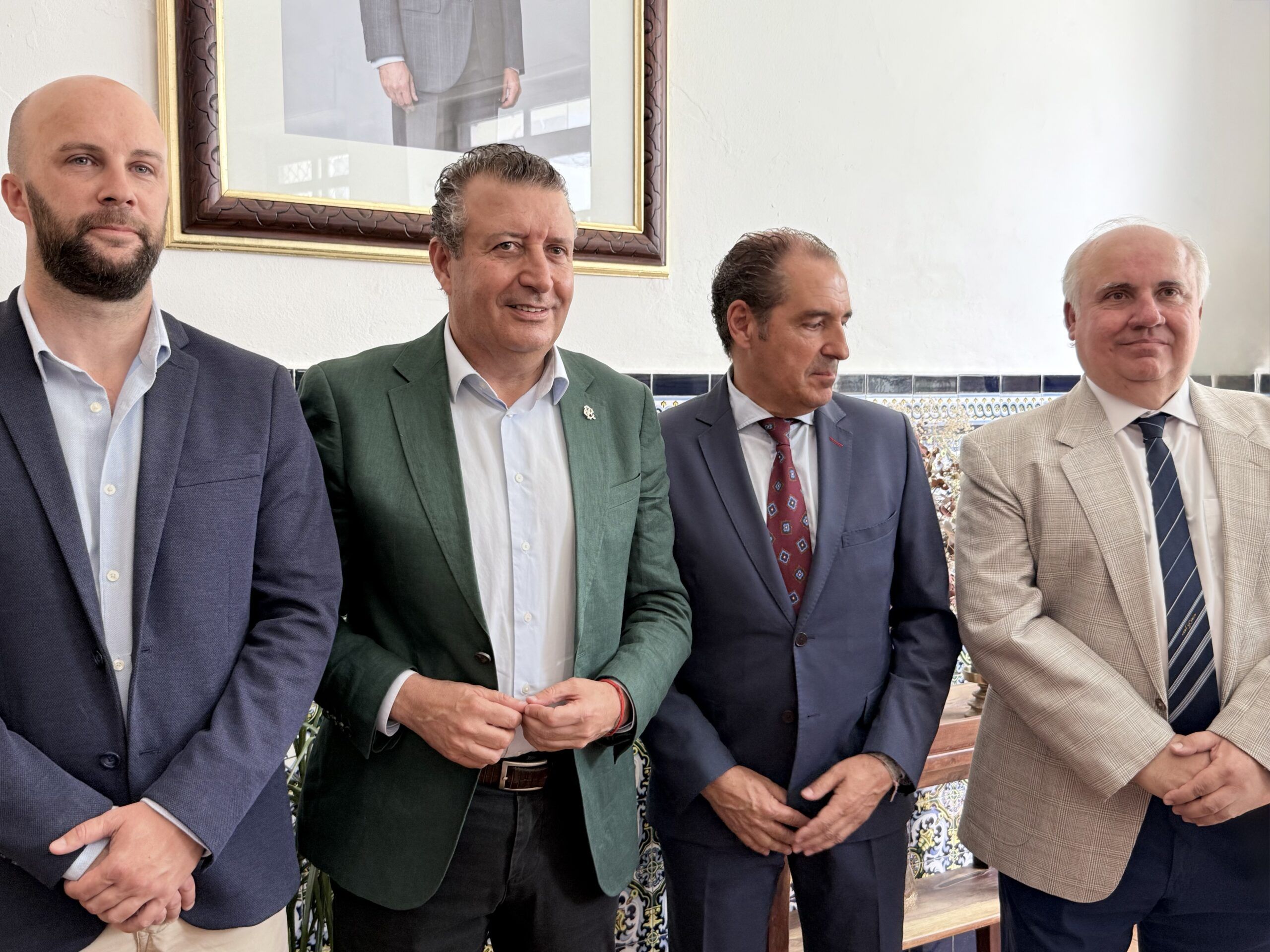 Javier Fernández reivindica el futuro de la Sierra Morena sevillana en un encuentro con vecinos y colectivos de la comarca - Gastronomía y Moda