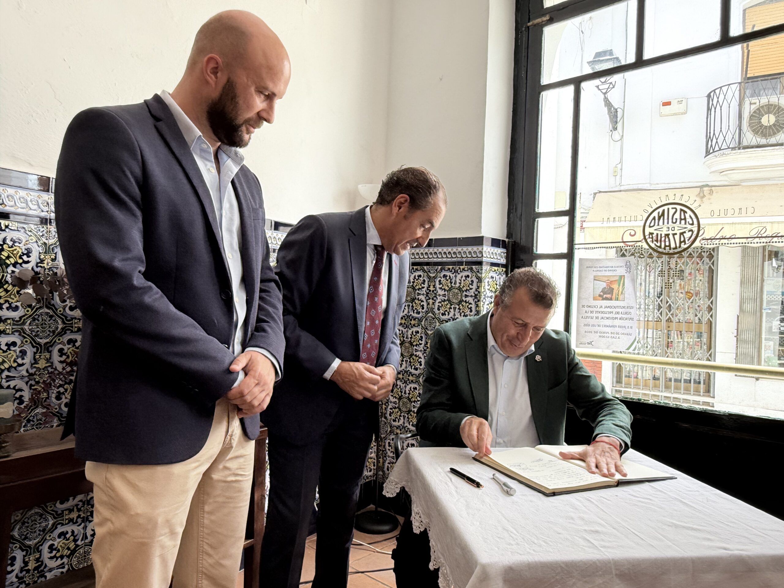Javier Fernández reivindica el futuro de la Sierra Morena sevillana en un encuentro con vecinos y colectivos de la comarca - Gastronomía y Moda