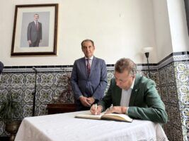 Javier Fernández reivindica el futuro de la Sierra Morena sevillana en un encuentro con vecinos y colectivos de la comarca - Gastronomía y Moda