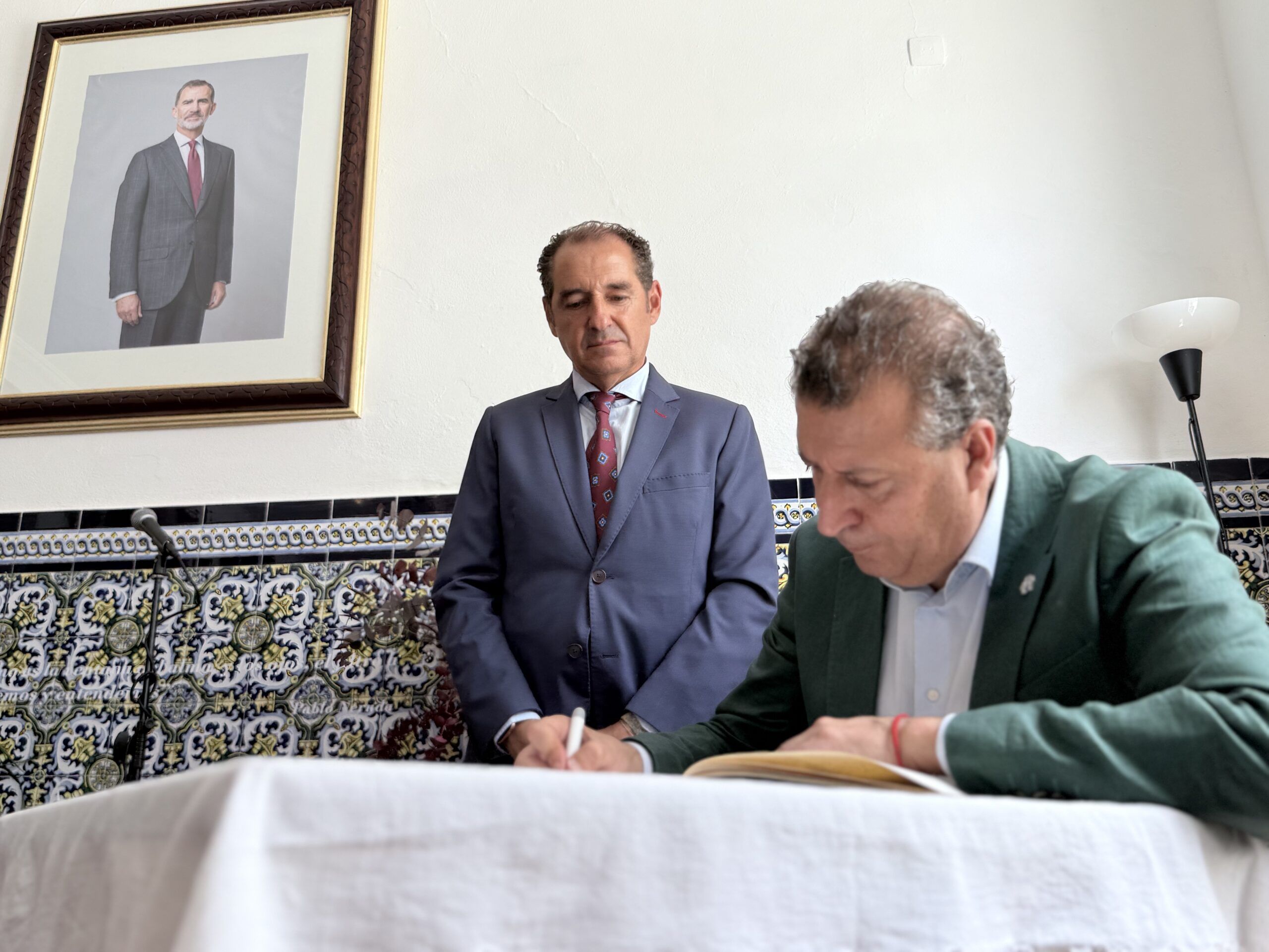 Javier Fernández reivindica el futuro de la Sierra Morena sevillana en un encuentro con vecinos y colectivos de la comarca - Gastronomía y Moda