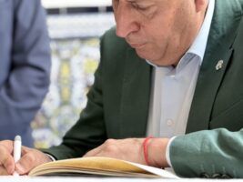 Javier Fernández reivindica el futuro de la Sierra Morena sevillana en un encuentro con vecinos y colectivos de la comarca - Gastronomía y Moda