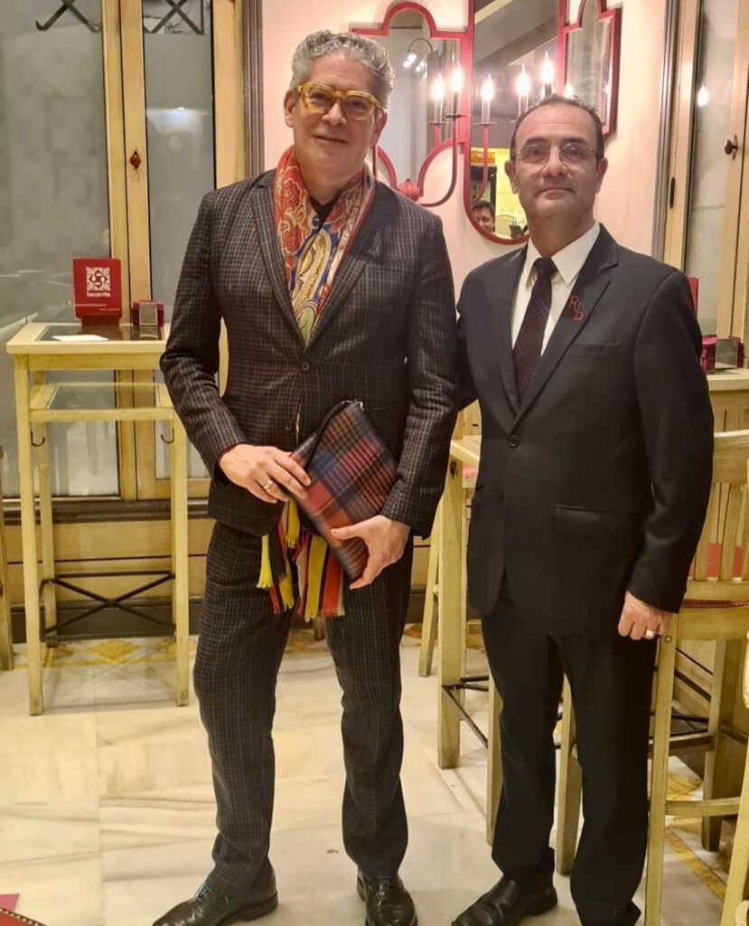 Boris Izaguirre se deleita de los mejores platos en el restaurante Becerrita - Gastronomía y Moda