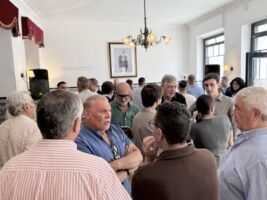 Javier Fernández reivindica el futuro de la Sierra Morena sevillana en un encuentro con vecinos y colectivos de la comarca - Gastronomía y Moda