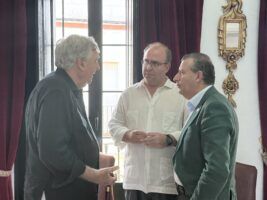 Javier Fernández reivindica el futuro de la Sierra Morena sevillana en un encuentro con vecinos y colectivos de la comarca - Gastronomía y Moda