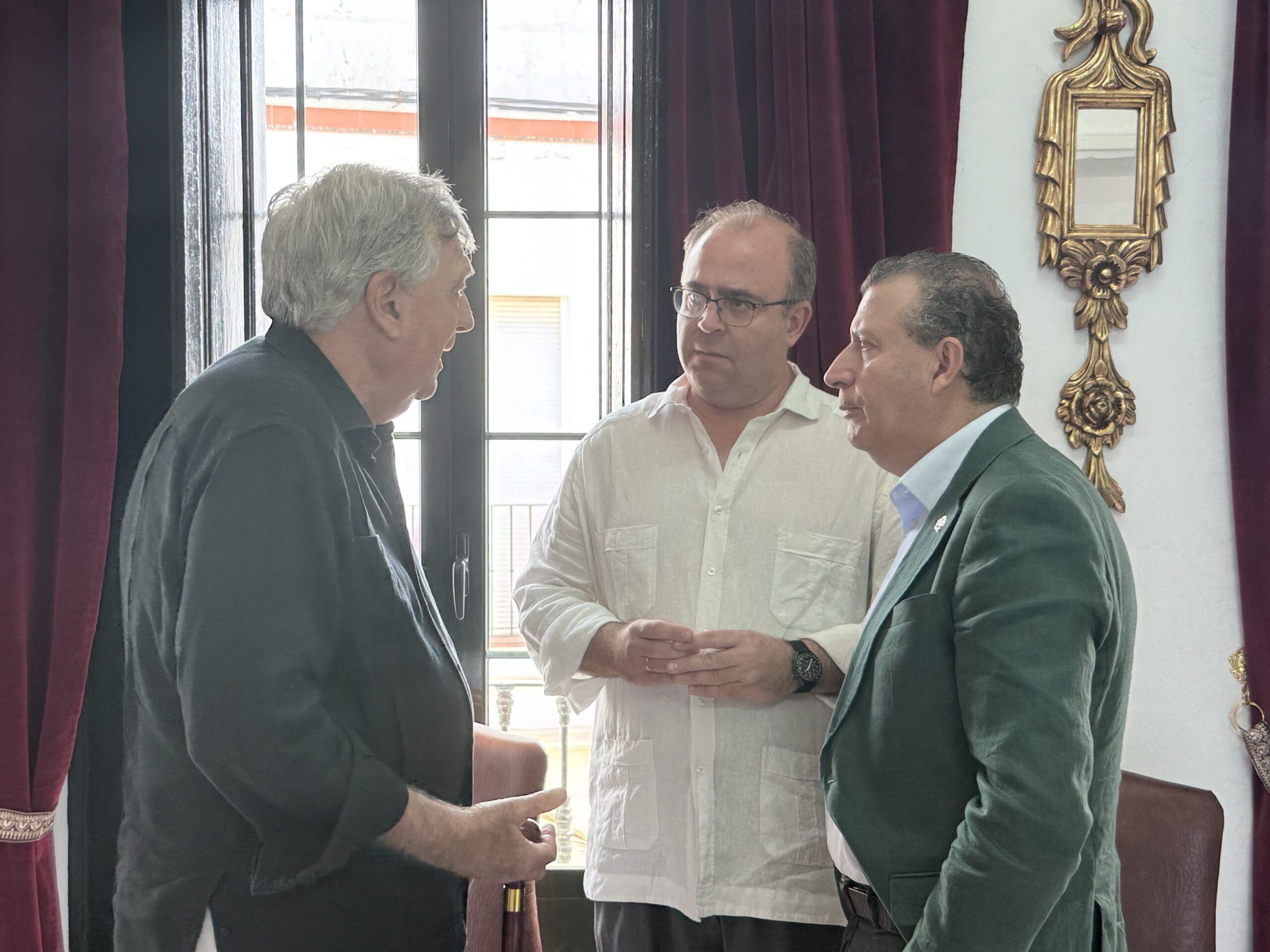 Javier Fernández reivindica el futuro de la Sierra Morena sevillana en un encuentro con vecinos y colectivos de la comarca - Gastronomía y Moda