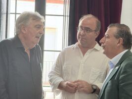 Javier Fernández reivindica el futuro de la Sierra Morena sevillana en un encuentro con vecinos y colectivos de la comarca - Gastronomía y Moda