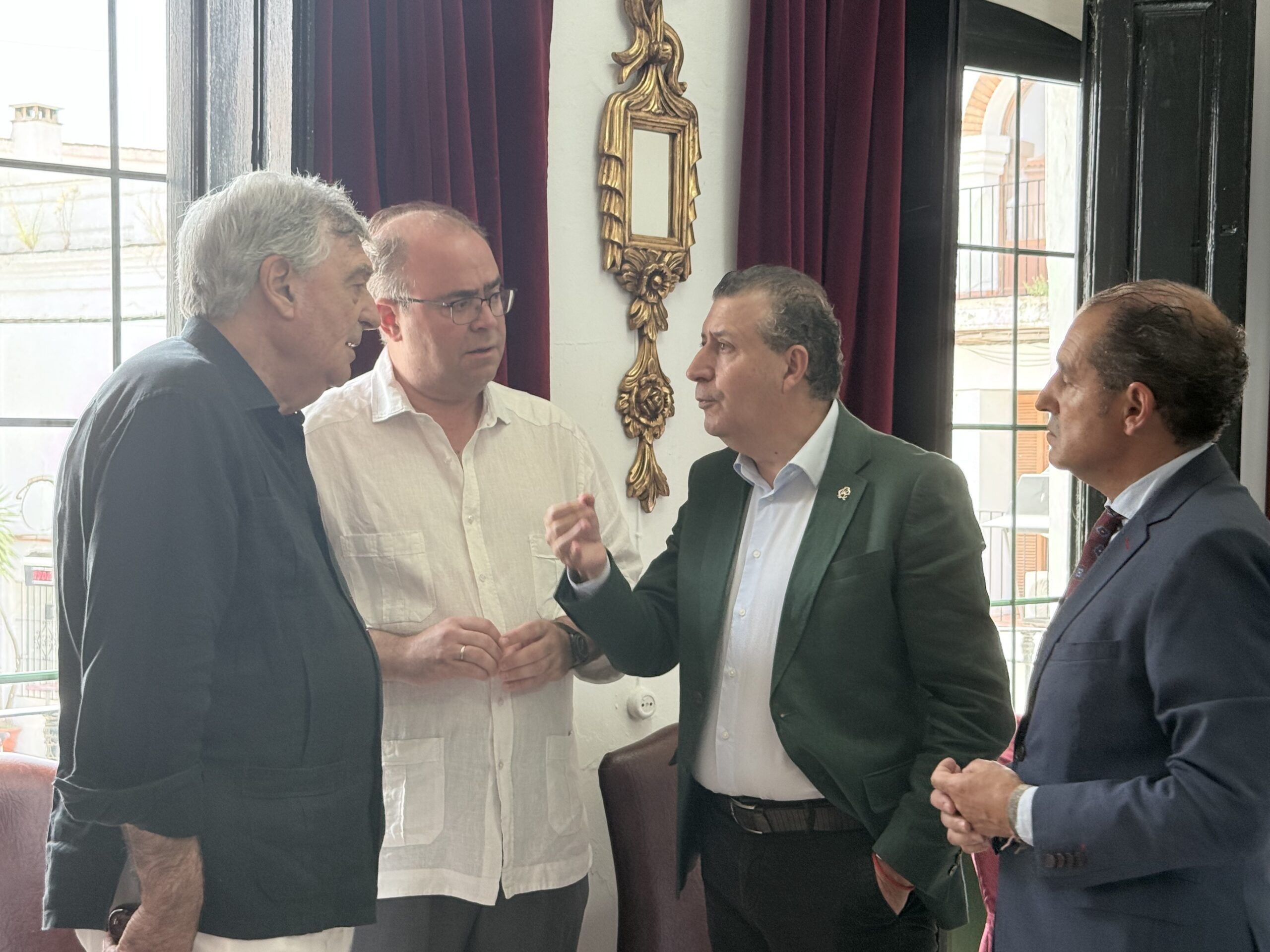 Javier Fernández reivindica el futuro de la Sierra Morena sevillana en un encuentro con vecinos y colectivos de la comarca - Gastronomía y Moda