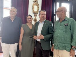Javier Fernández reivindica el futuro de la Sierra Morena sevillana en un encuentro con vecinos y colectivos de la comarca - Gastronomía y Moda