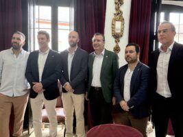Javier Fernández reivindica el futuro de la Sierra Morena sevillana en un encuentro con vecinos y colectivos de la comarca - Gastronomía y Moda