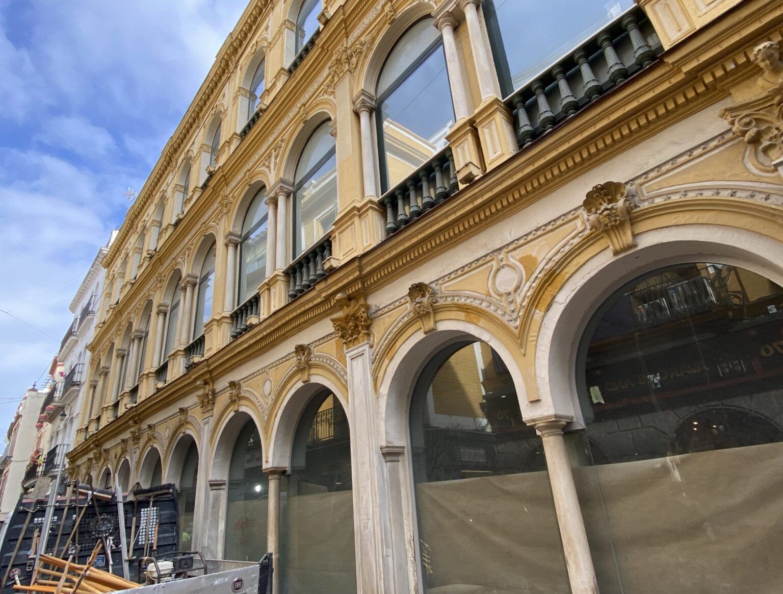 ¿Qué cadena de perfumerías abrirá una nueva tienda en la 'milla de oro' de Sevilla? Druni - Gastronomía y Moda