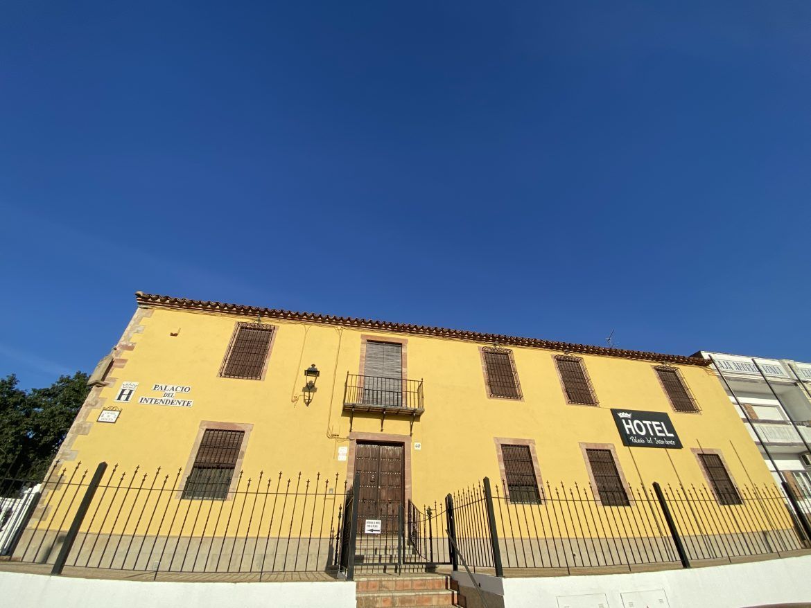 Hotel Palacio del Intendente, la Casa-Palacio del S. XVIII edificado durante el reinado de Carlos III donde te puedes alojar - Gastronomía y Moda