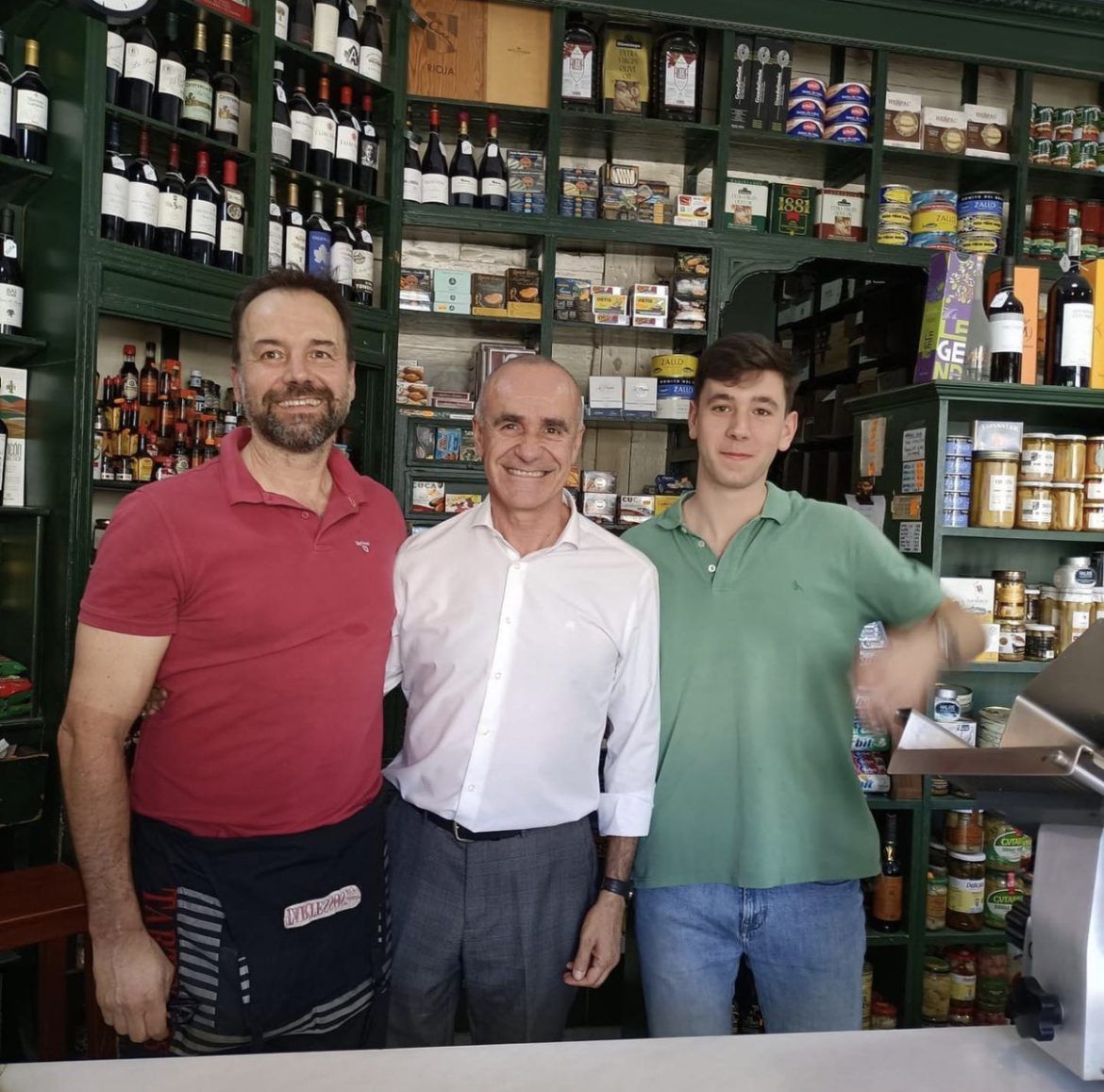 El alcalde de Sevilla, de ruta gastronómica por El Porvenir - Gastronomía y Moda