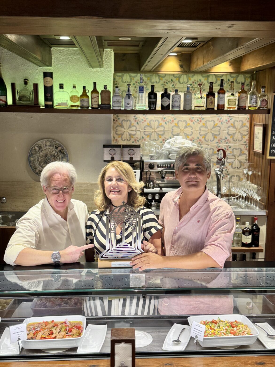 Casa Robles, entre los 23 establecimientos históricos de Sevilla reconocidos por Cruzcampo y Heineken - Gastronomía y Moda