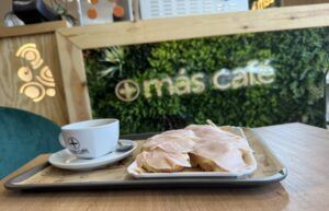 Desayuno en Más Café de Nervión Plaza, un espacio moderno perfecto para empezar el día - Gastronomía y Moda