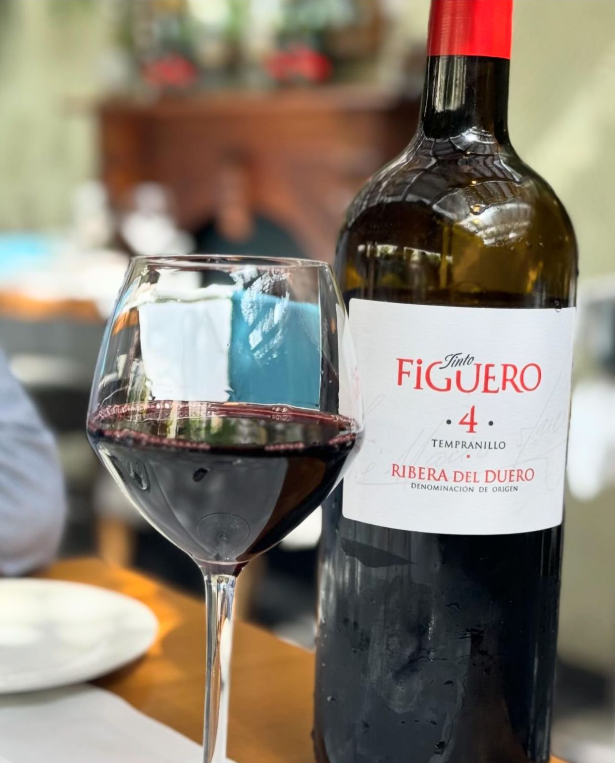 Taberna Los Gallos, una parada culinaria obligada en el madrileño callejón de Puigcerdá - Gastronomía y Moda