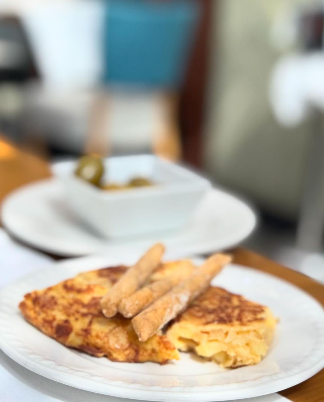 Taberna Los Gallos, una parada culinaria obligada en el madrileño callejón de Puigcerdá - Gastronomía y Moda