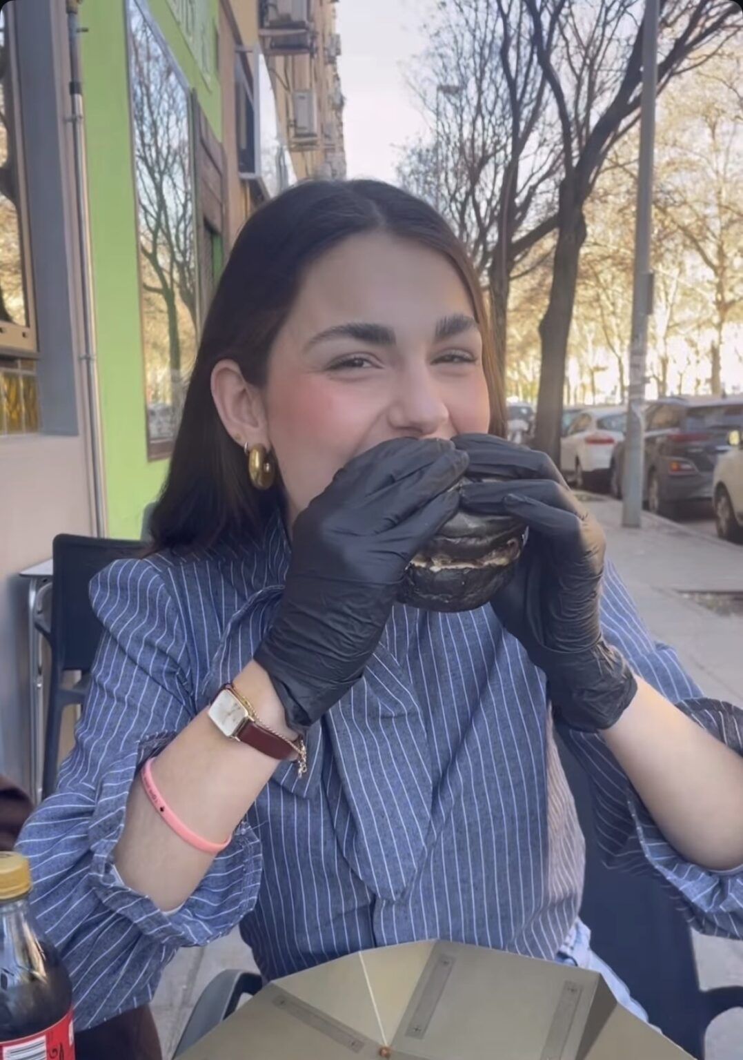 La tiktoker Marcela Fernández señala en TikTok una de las hamburgueserías más virales de Sevilla - Gastronomía y Moda