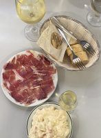 Mariscos Emilio Tapas, tapas clásicas con una de las mejores ensaladillas de Sevilla - Gastronomía y Moda