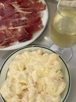 Mariscos Emilio Tapas, tapas clásicas con una de las mejores ensaladillas de Sevilla - Gastronomía y Moda