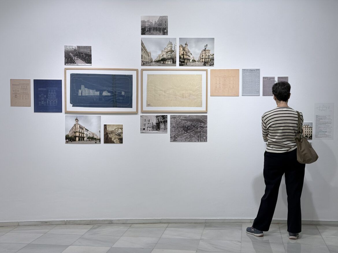 La Sevilla dibujada de Aníbal González en el COAS Vista de la exposición de Aníbal González en COAS