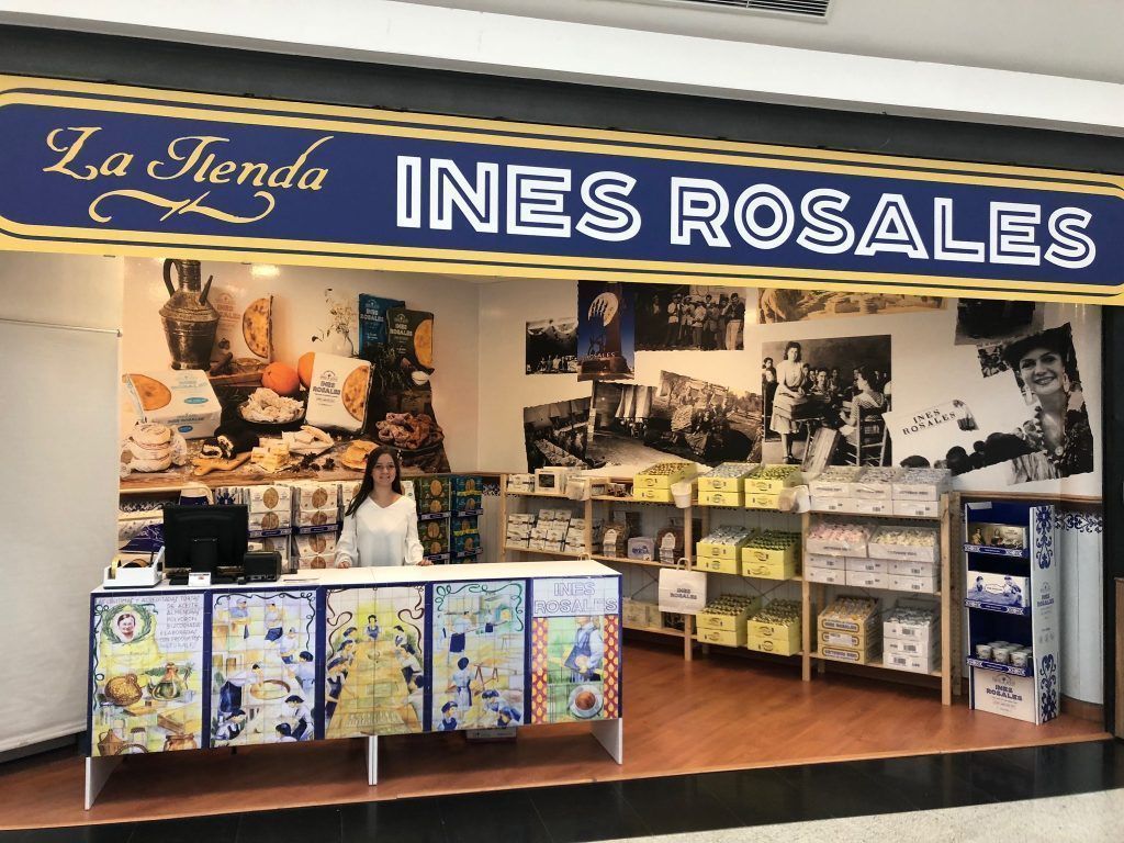 Las famosas tortas de Inés Rosales aterrizan en el centro comercial AireSur