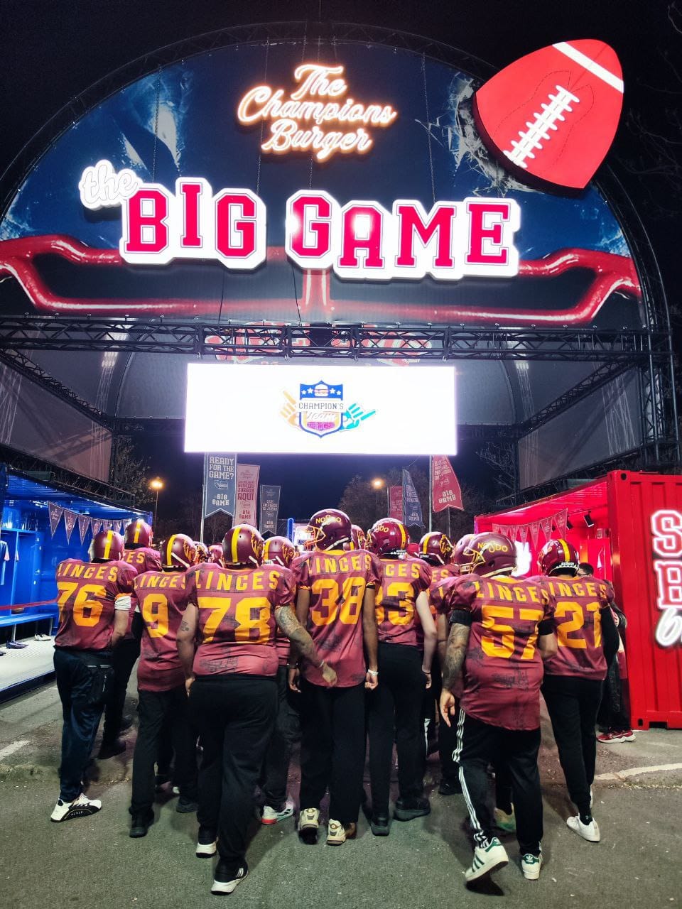 Sevilla Linces Football se rinde a The President en The Champions Burger y la sitúa como la gran favorita del evento - Gastronomía y Moda