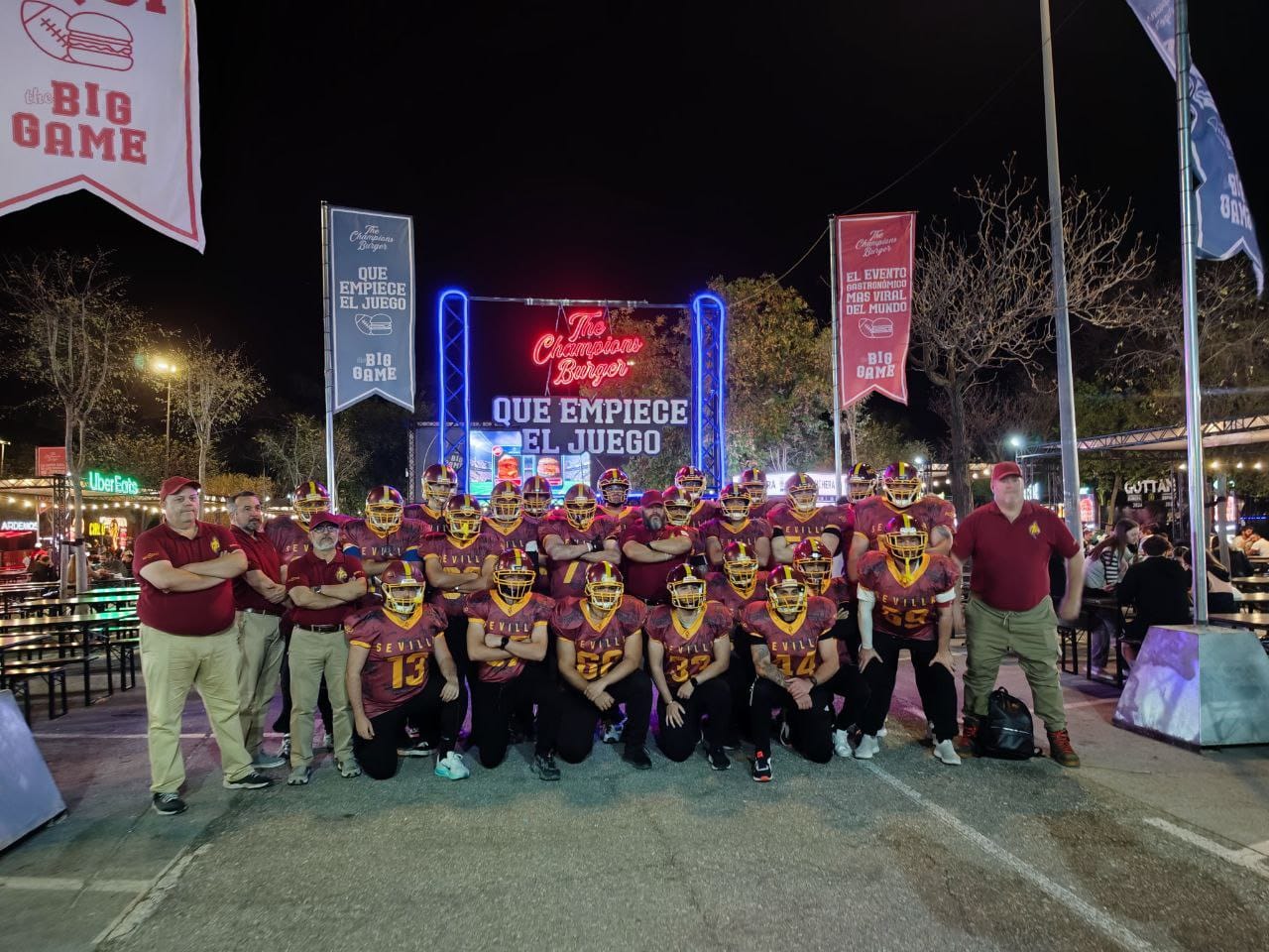 Sevilla Linces Football se rinde a The President en The Champions Burger y la sitúa como la gran favorita del evento - Gastronomía y Moda