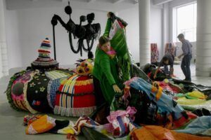 Joana Vasconcelos trae su visión pop y monumental a la 70ª edición de BRAFA - Gastronomía y Moda