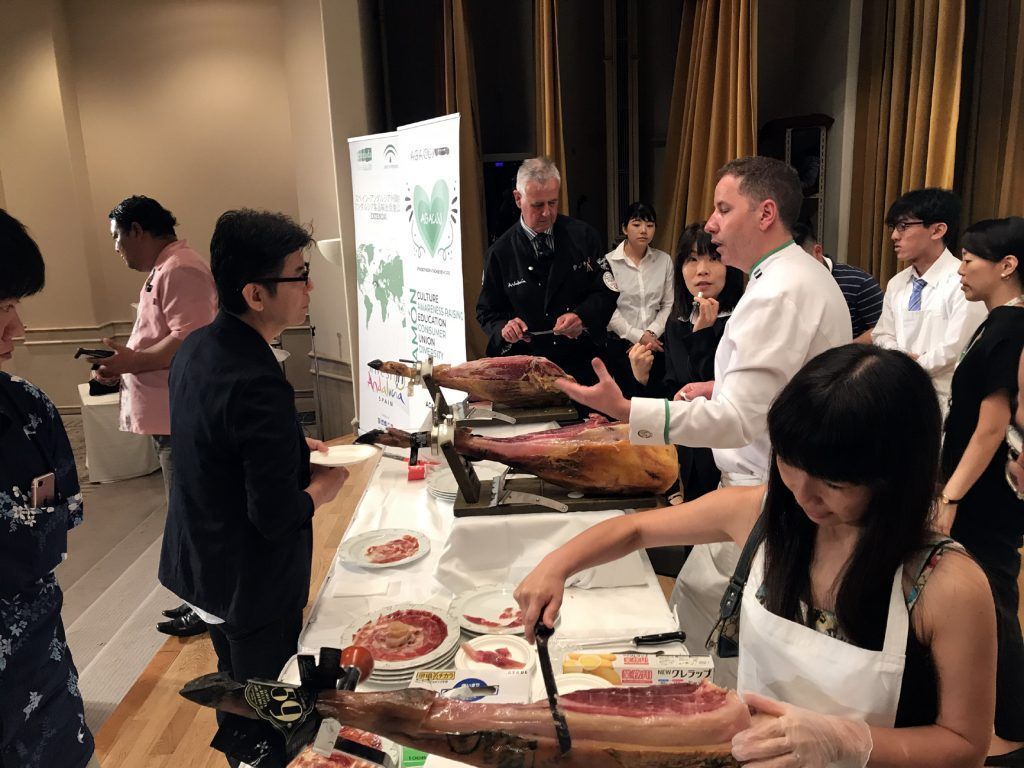XII seminario de cortadores de Jamón Ibérico en Japón - Gastronomía y Moda