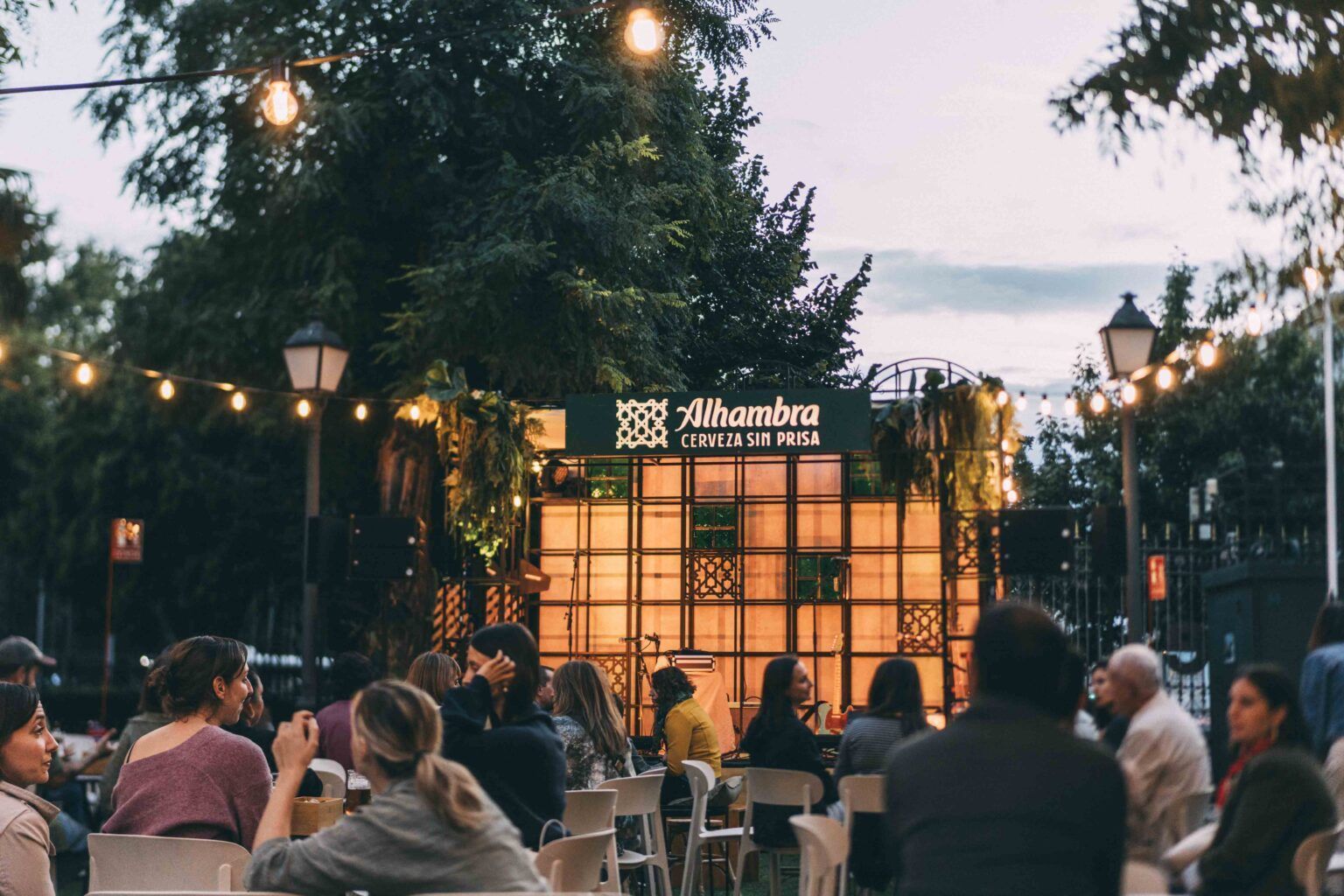 Última semana para disfrutar del tardeo cervecero sin prisa en Jardín Alhambra Madrid - Gastronomía y Moda