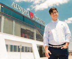 Álvaro Moreno refuerza su compromiso social con la apertura de una “Tienda con Alma” en Osuna e incorpora un trabajador con Síndrome de Down - Gastronomía y Moda