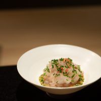 Kinu celebra su primer aniversario maridando Japón con Robert Tetas - Gastronomía y Moda