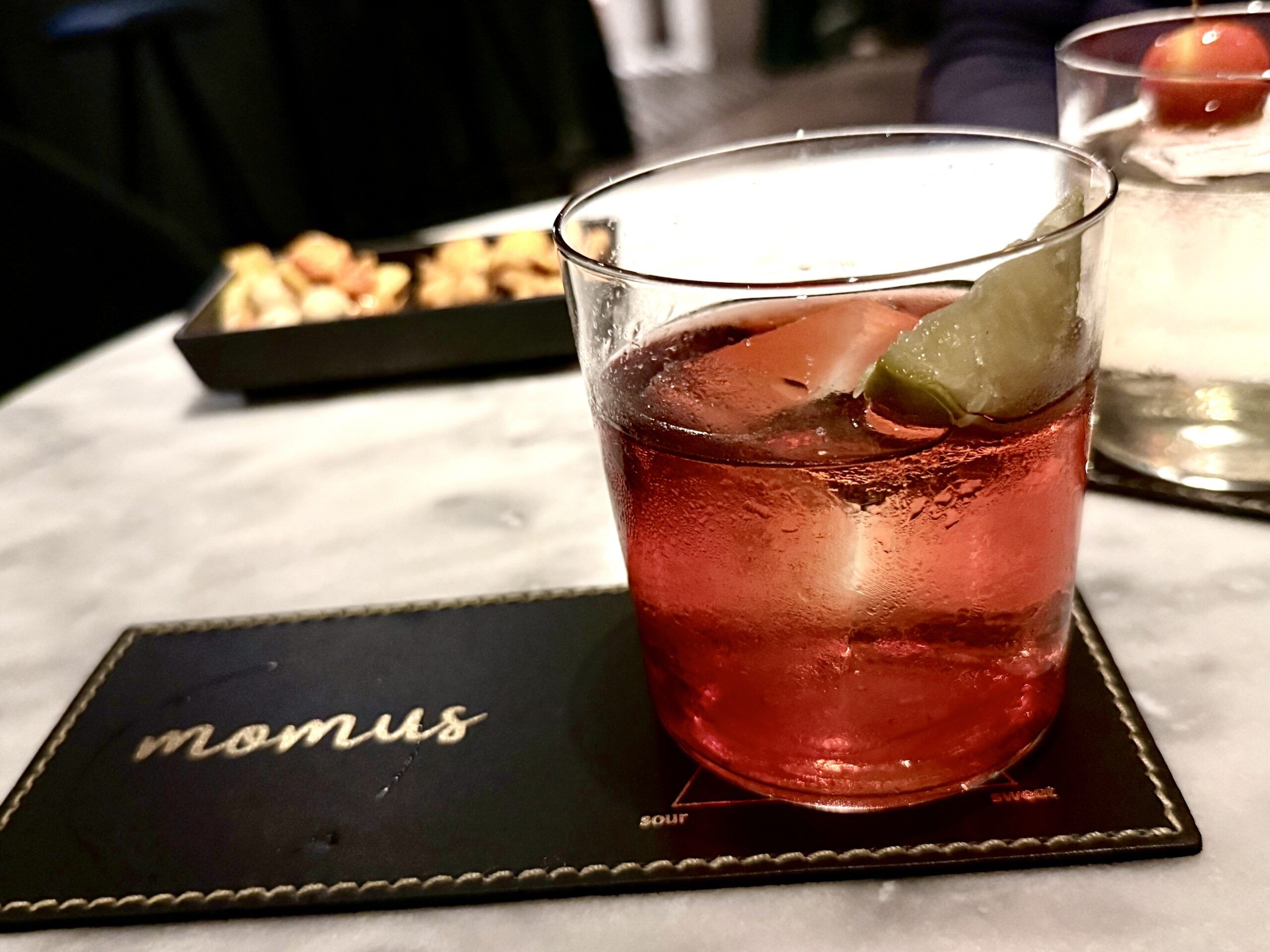 Una noche en Momus, una de las barras más creativas de Madrid - Gastronomía y Moda