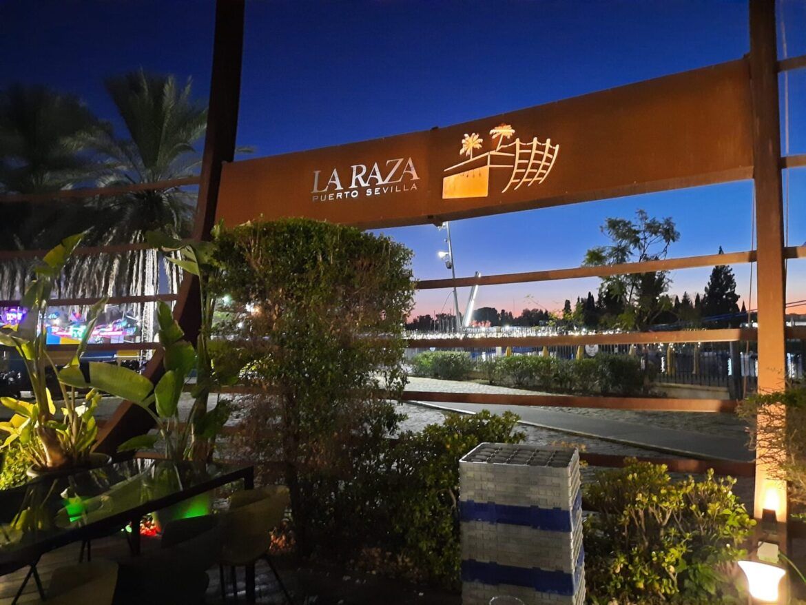 Zambomba solidaria en beneficio de la asociación Pulseras Rosas - Gastronomía y Moda