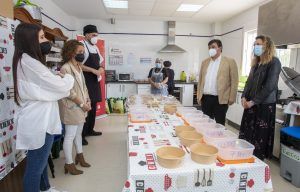 15 familias en situación de vulnerabilidad se benefician en Huelva del programa de inserción ‘Cocina familiar comunitaria’ - Gastronomía y Moda