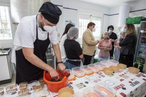 15 familias en situación de vulnerabilidad se benefician en Huelva del programa de inserción ‘Cocina familiar comunitaria’ - Gastronomía y Moda