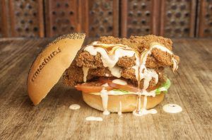 Llega la más crujiente de las hamburguesas de pollo: La Crunchy - Gastronomía y Moda